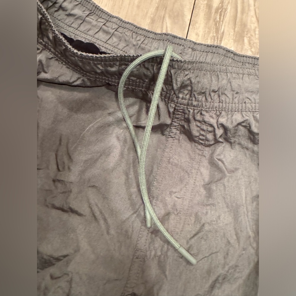 Onia Straight-Leg Mid-Length Crinkled Swim Shorts - Picture 8 of 10